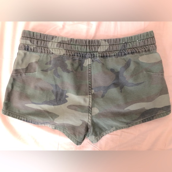 TNA camo shorts - Picture 4 of 7